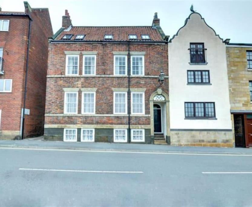 Swordfish Cottage **Next To The Harbour** Whitby Exterior photo
